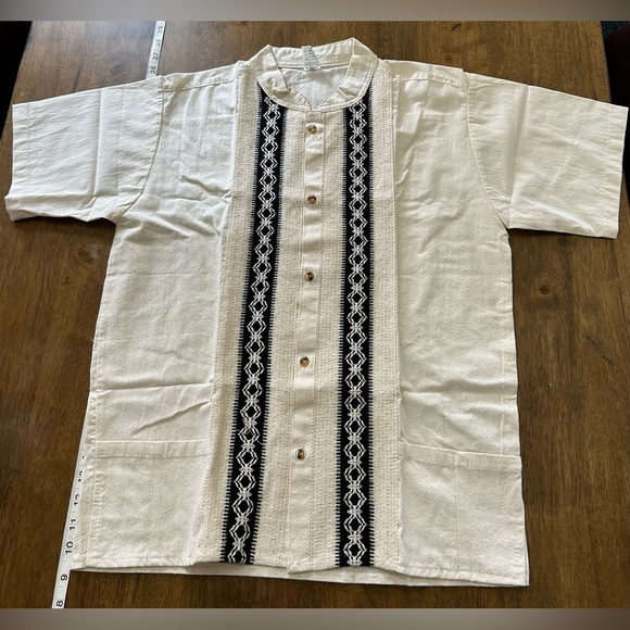 Men's Cream and Black Guayabera Shirt Size M - Picture 4 of 12